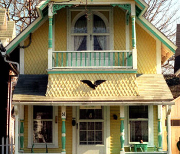Yellow house. Martha's Vineyard, Massachusetts Yellow house. Martha's Vineyard, Massachusetts